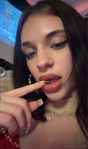 Lena Devis nude photo 6