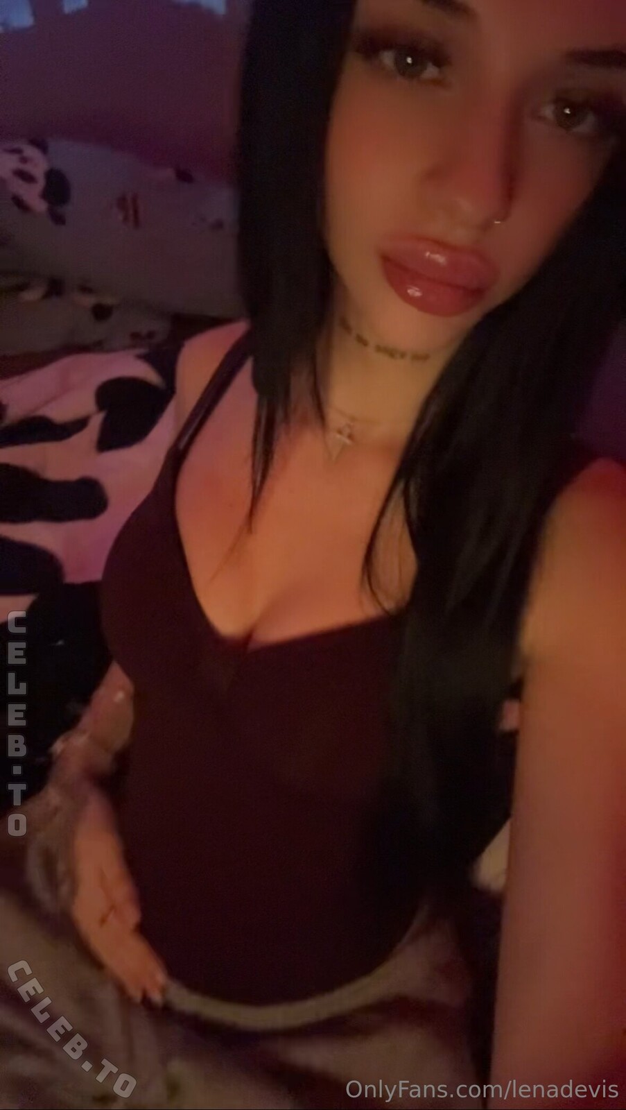 Lena Devis nude photo 1
