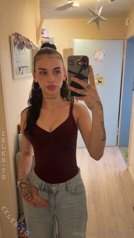 Lena Devis – I am bored..😶‍🌫️