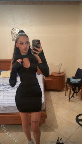Lena Devis New (1 photo)