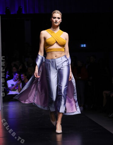 Lena Gercke nude photo 18