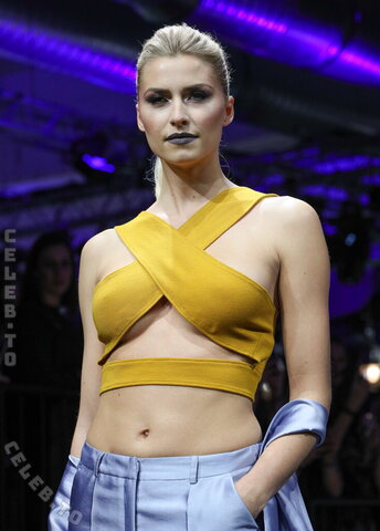 Lena Gercke nude photo 17