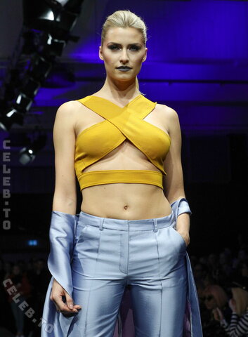 Lena Gercke nude photo 16