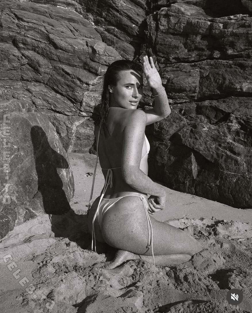 Lena Lademann nude photo 7