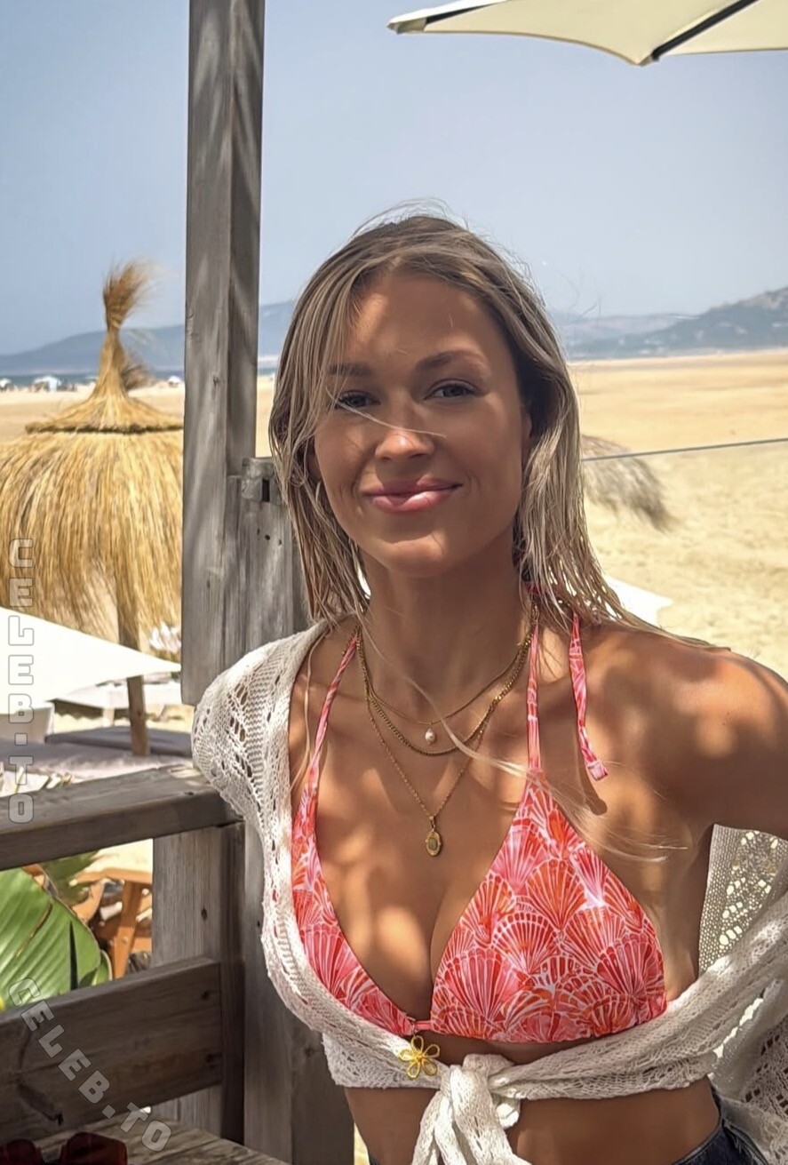 Lena Schwender nude photo 3