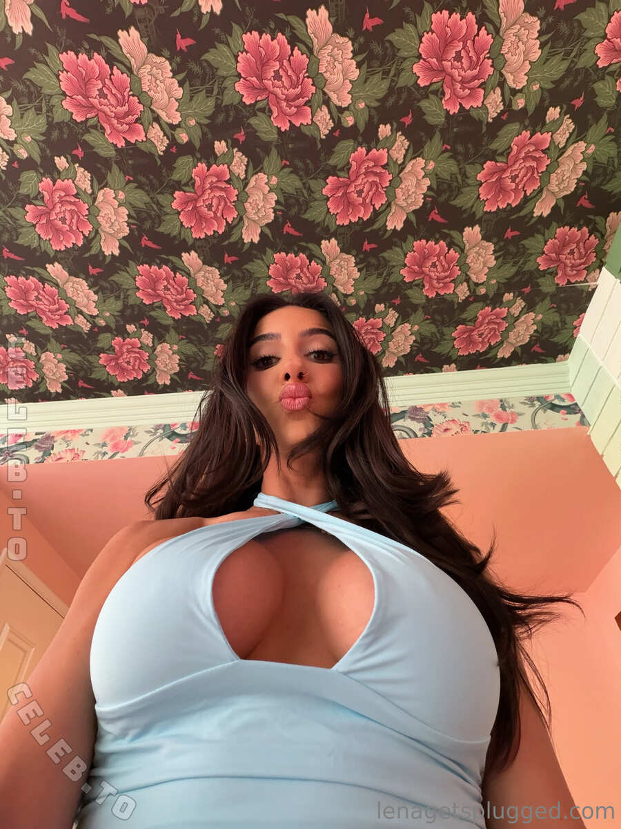 Lena The Plug nude photo 2