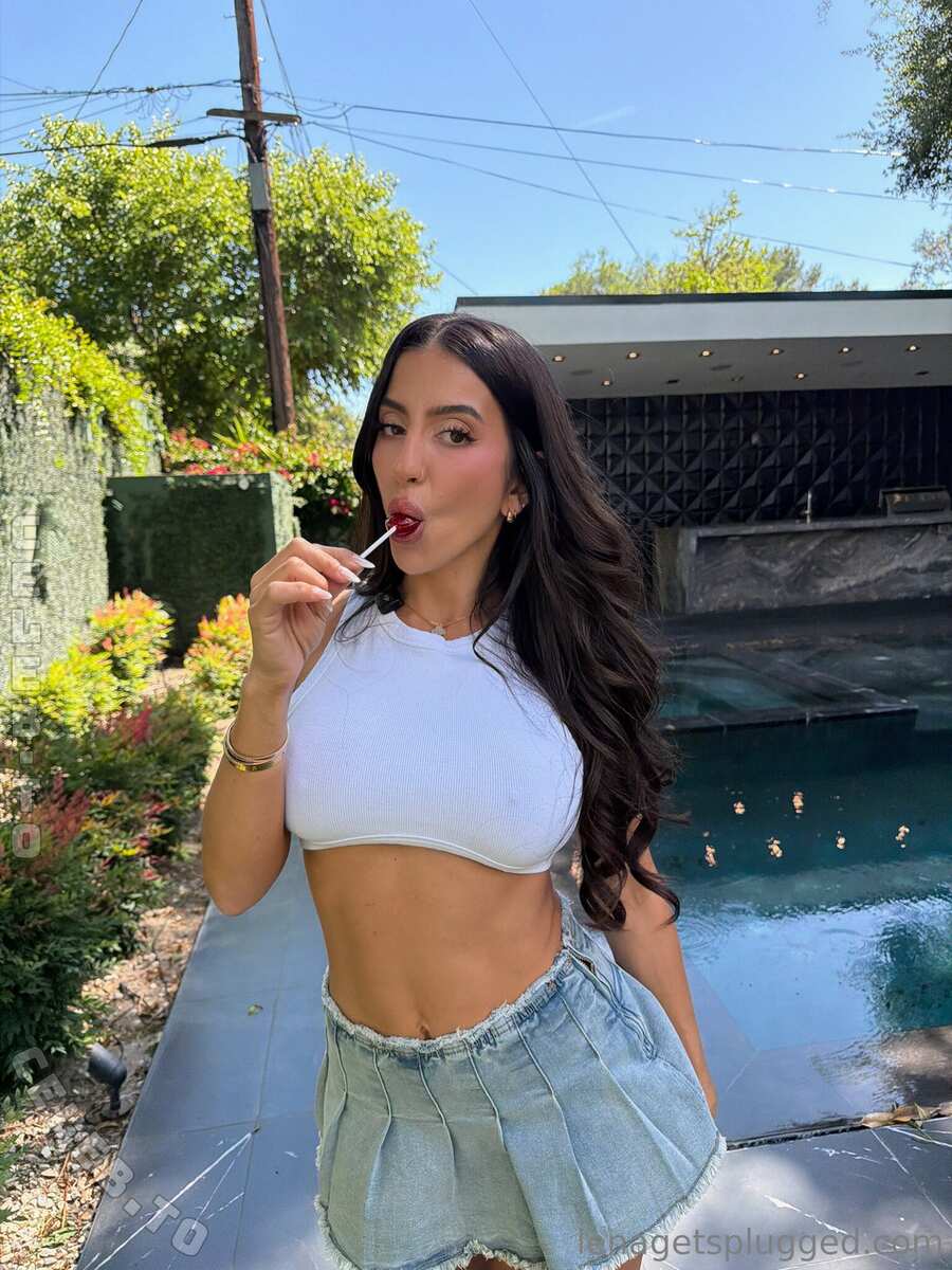 Lena The Plug nude photo 4