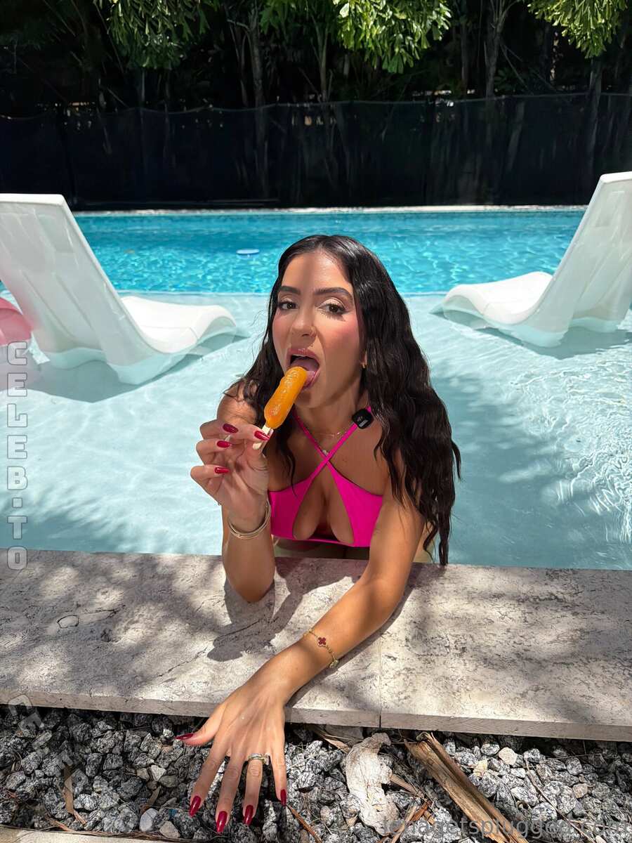 Lena The Plug nude photo 9