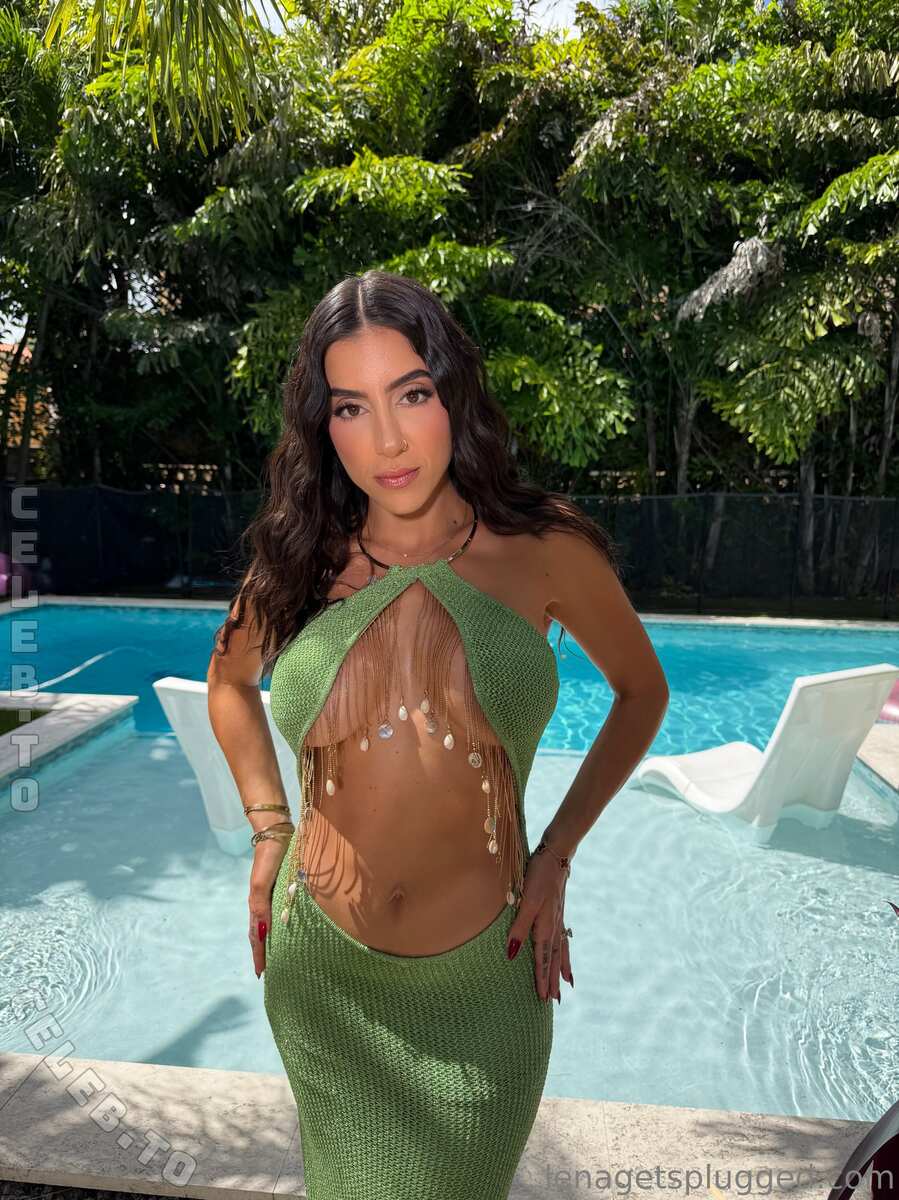 Lena The Plug nude photo 1