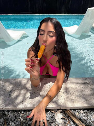 Lena The Plug nude photo 3