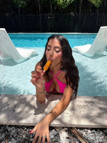 Lena The Plug nude photo 1