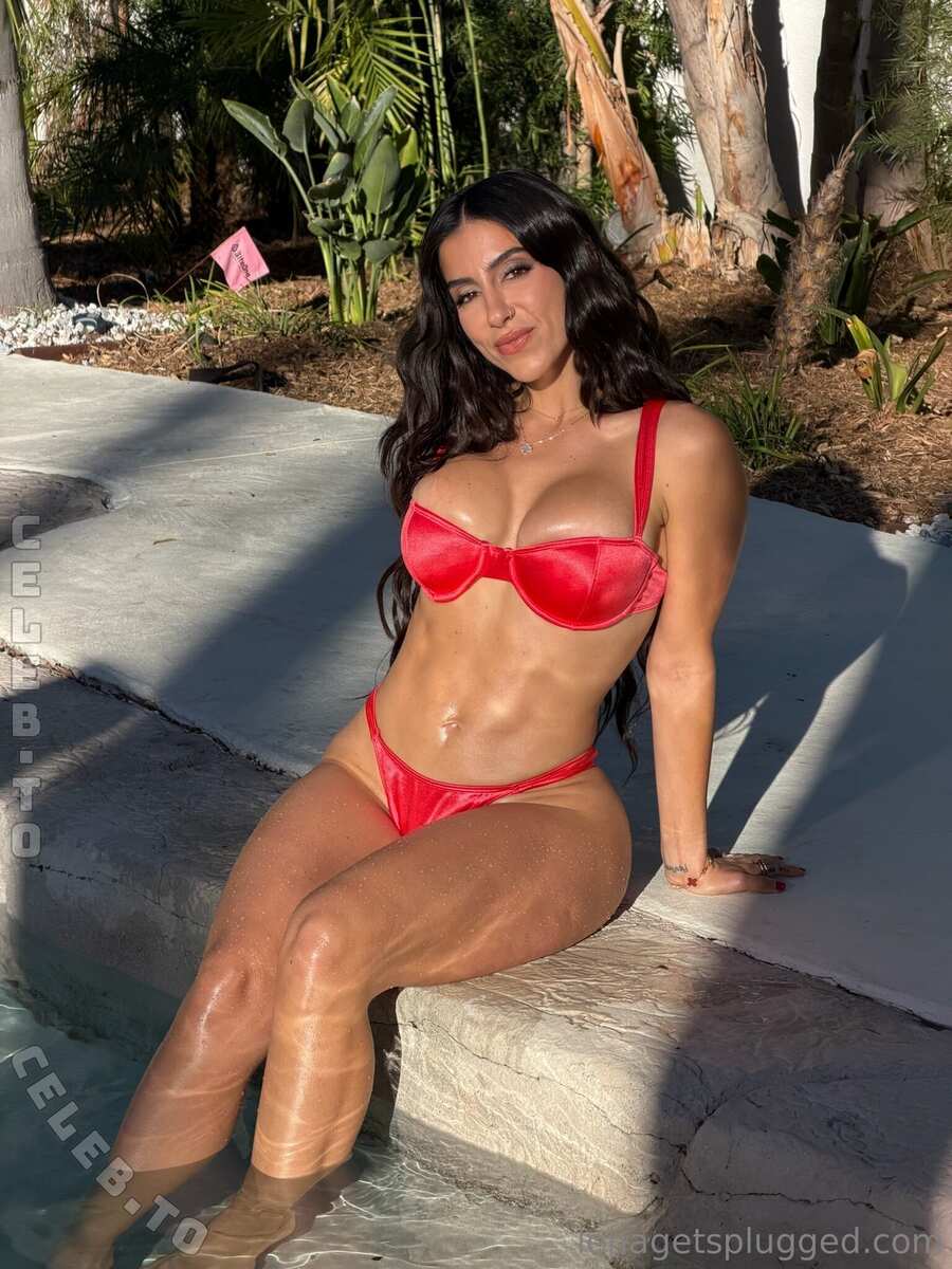 Lena The Plug nude photo 2