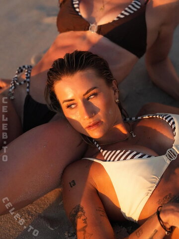 Lenaajoy nude photo 5