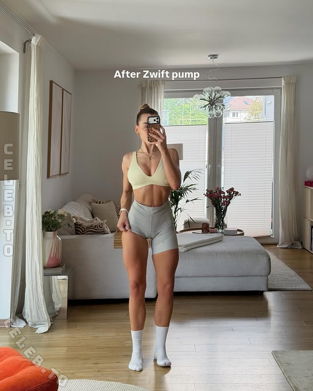 Lenaknk nude photo 1