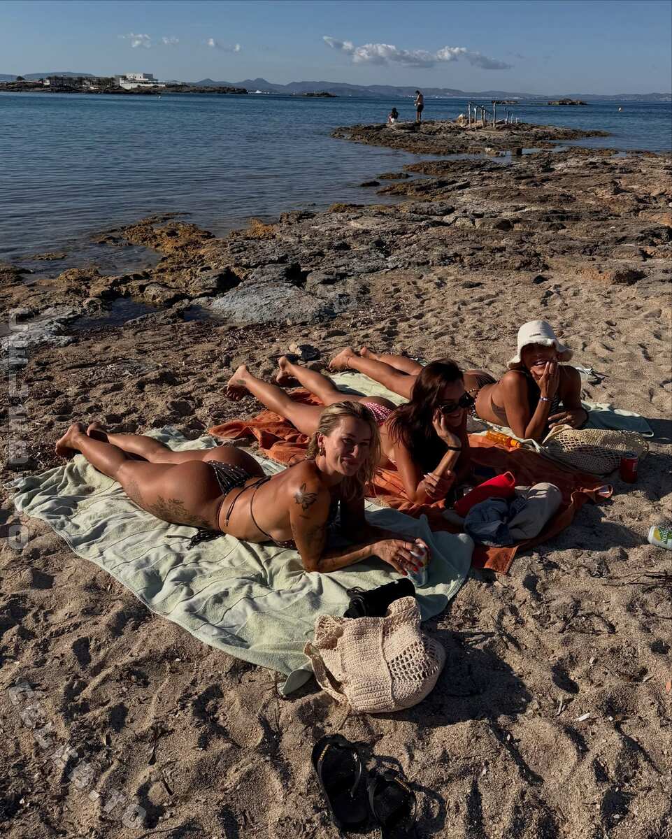 Lenaknk nude photo 2