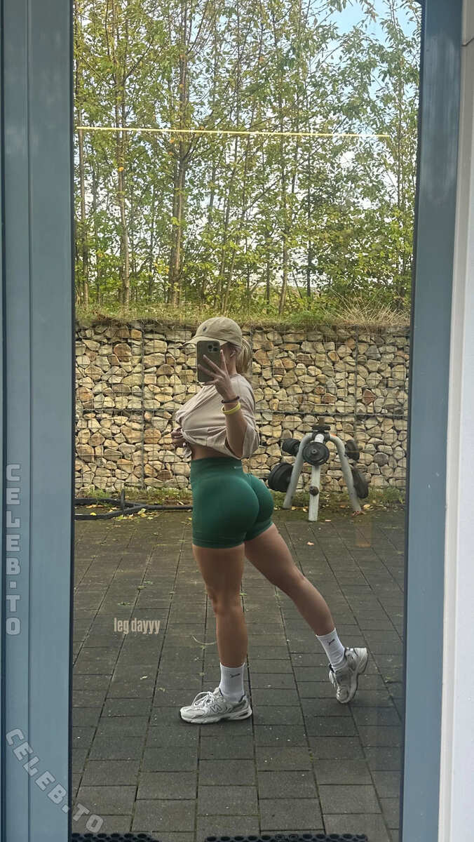 Lenamxnk nude photo 9