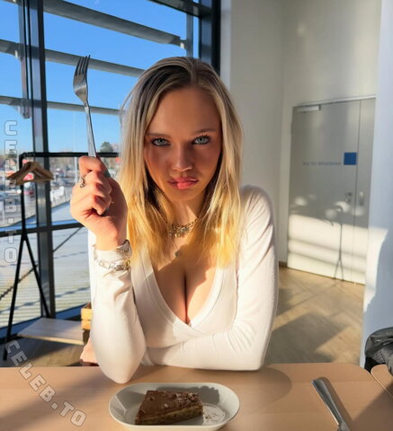 Leni Bahr nude photo 36