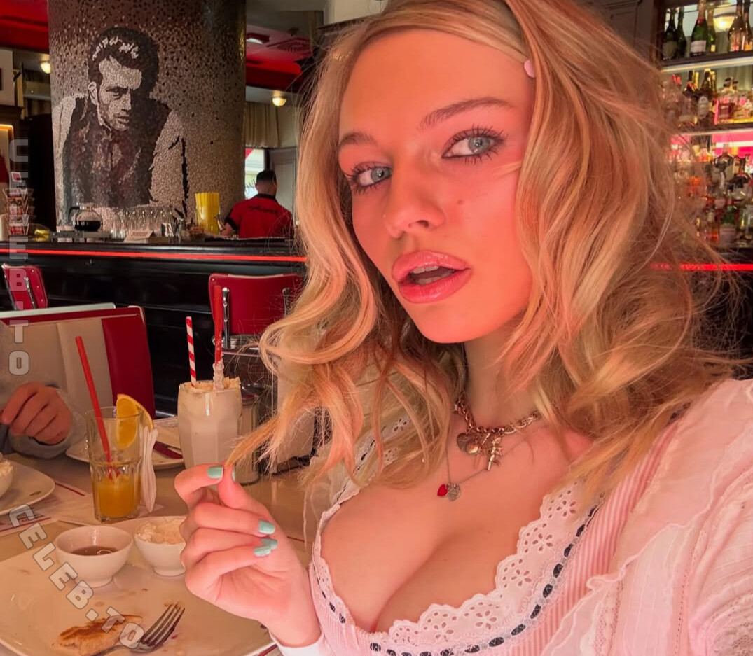 Leni Bahr nude photo 3