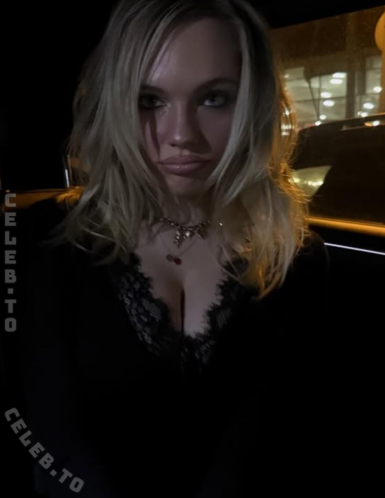 Leni Bahr nude photo 2