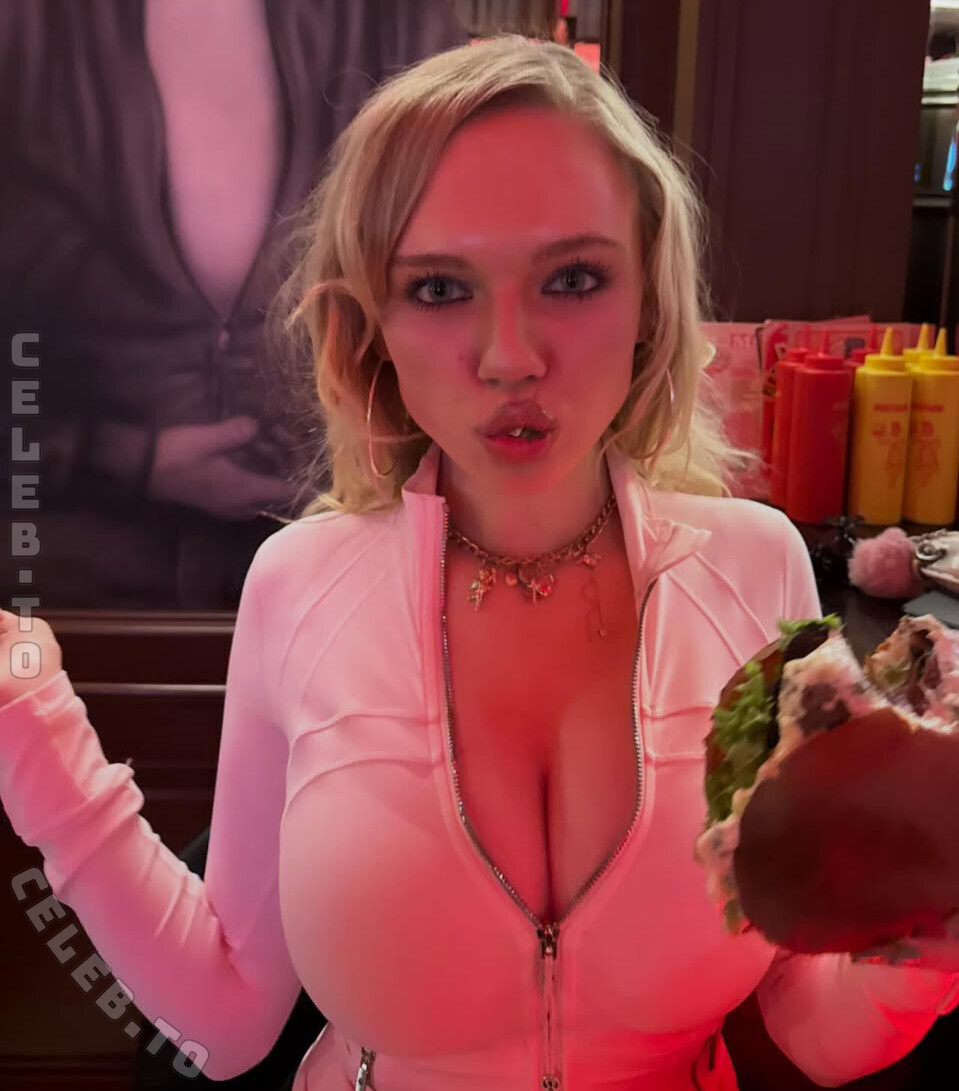 Leni Bahr nude photo 6