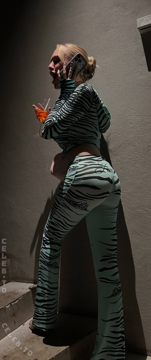Leni Bahr nude photo 3