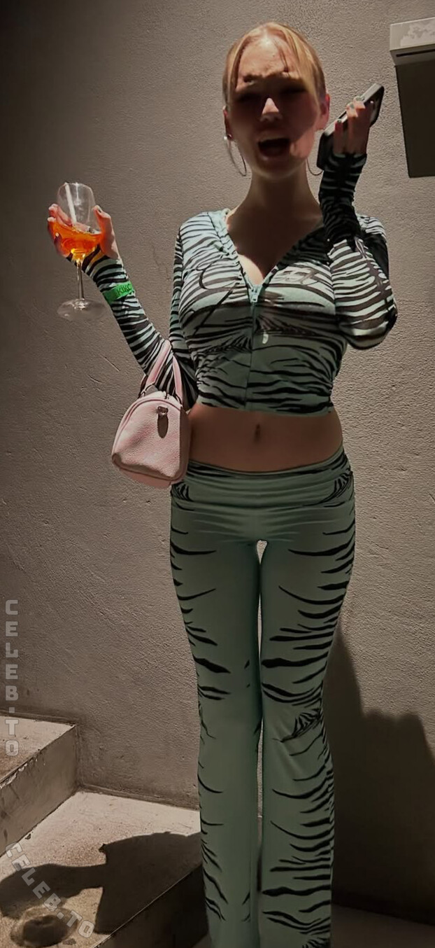 Leni Bahr nude photo 4