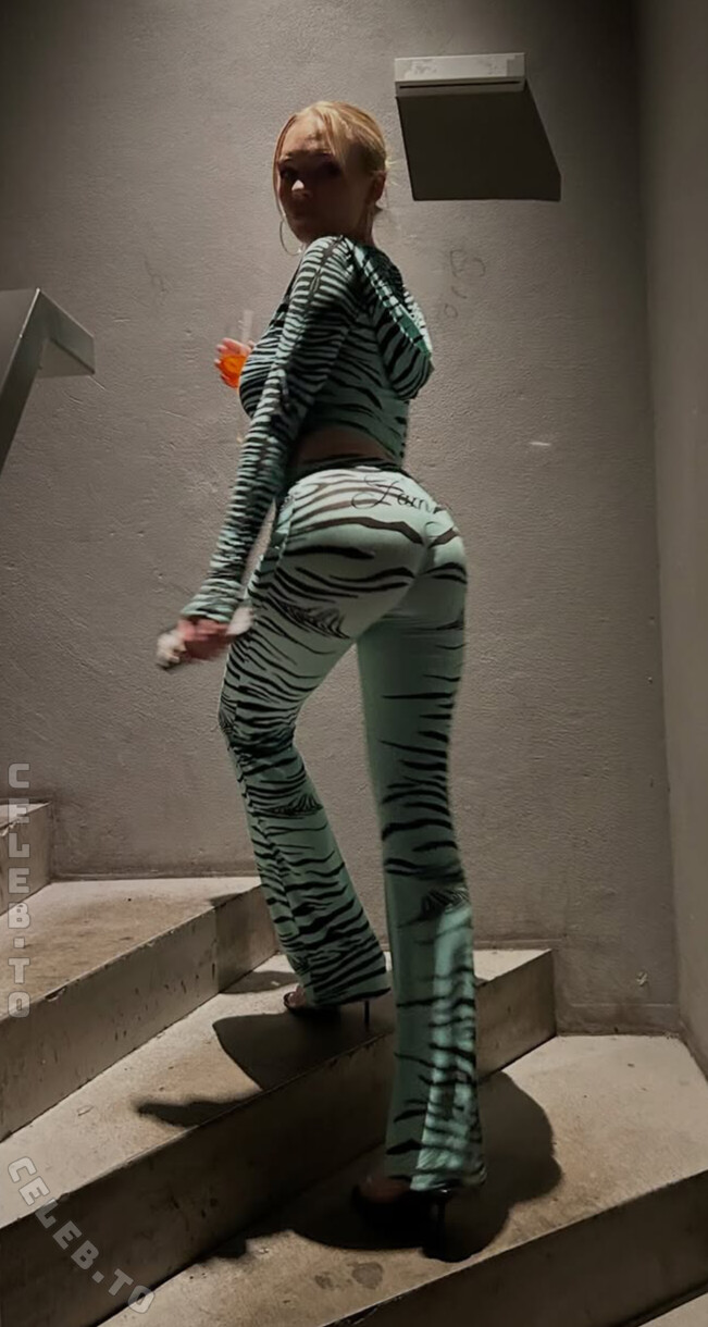 Leni Bahr nude photo 5