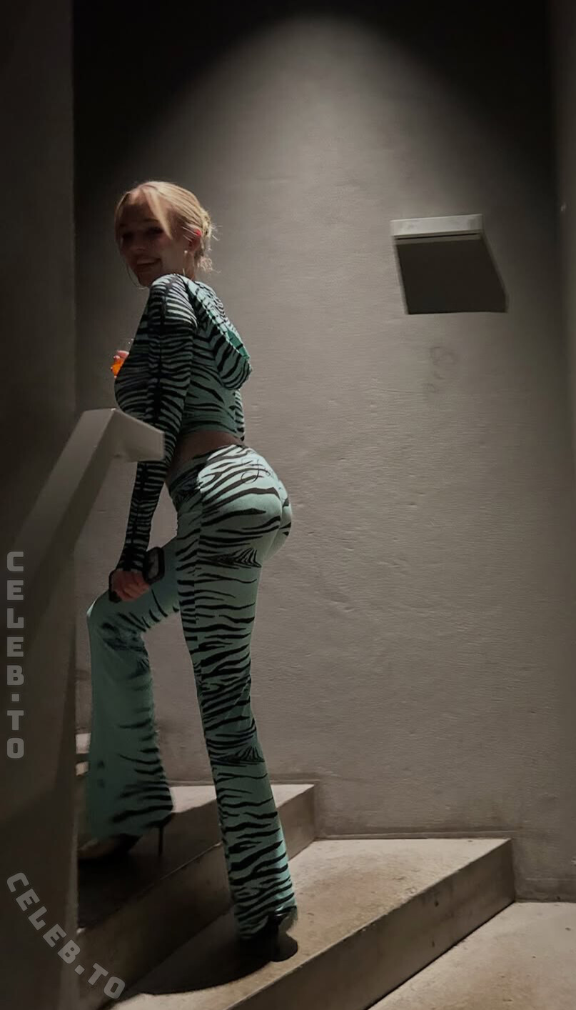 Leni Bahr nude photo 6