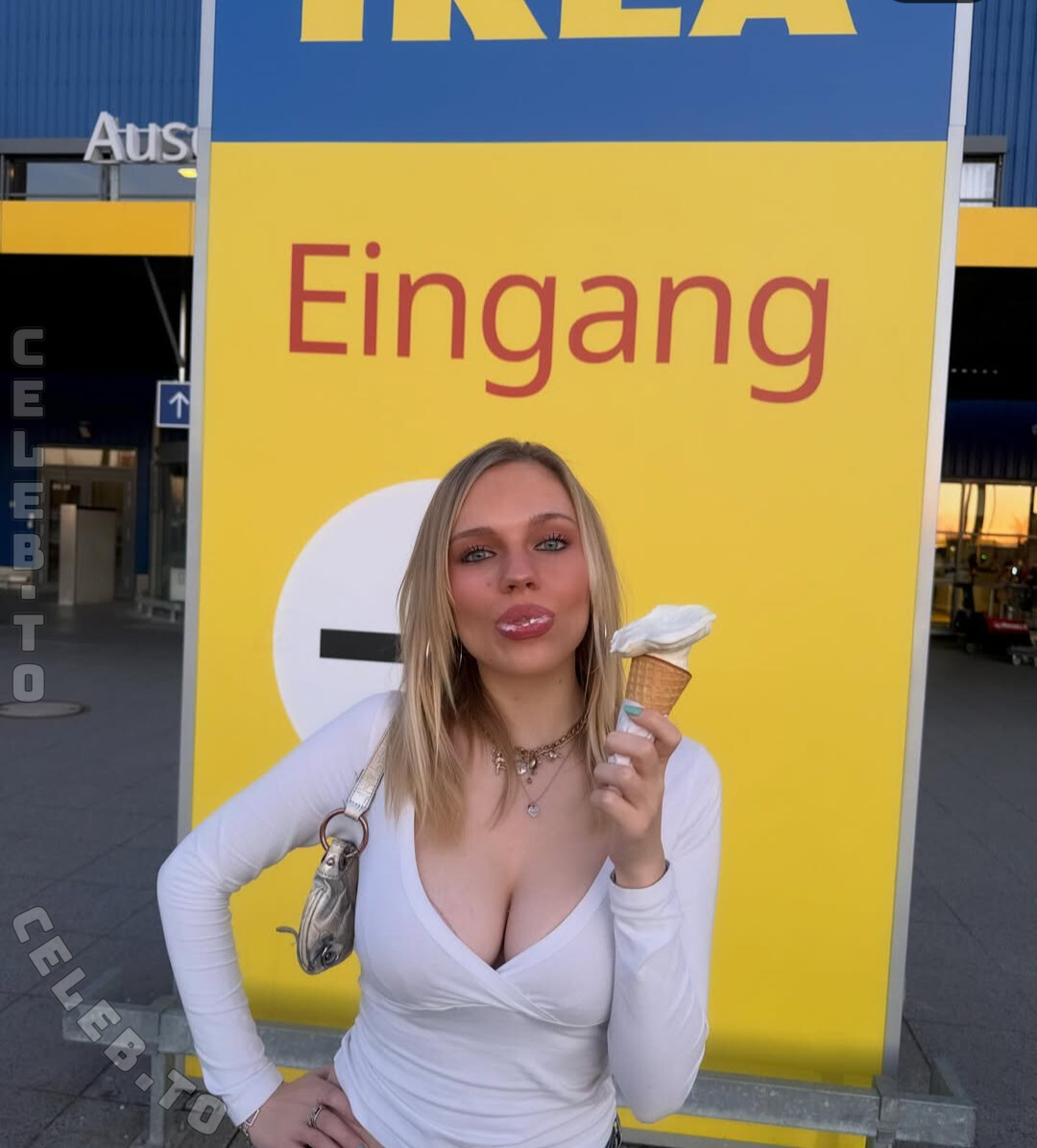 Leni Bahr nude photo 11