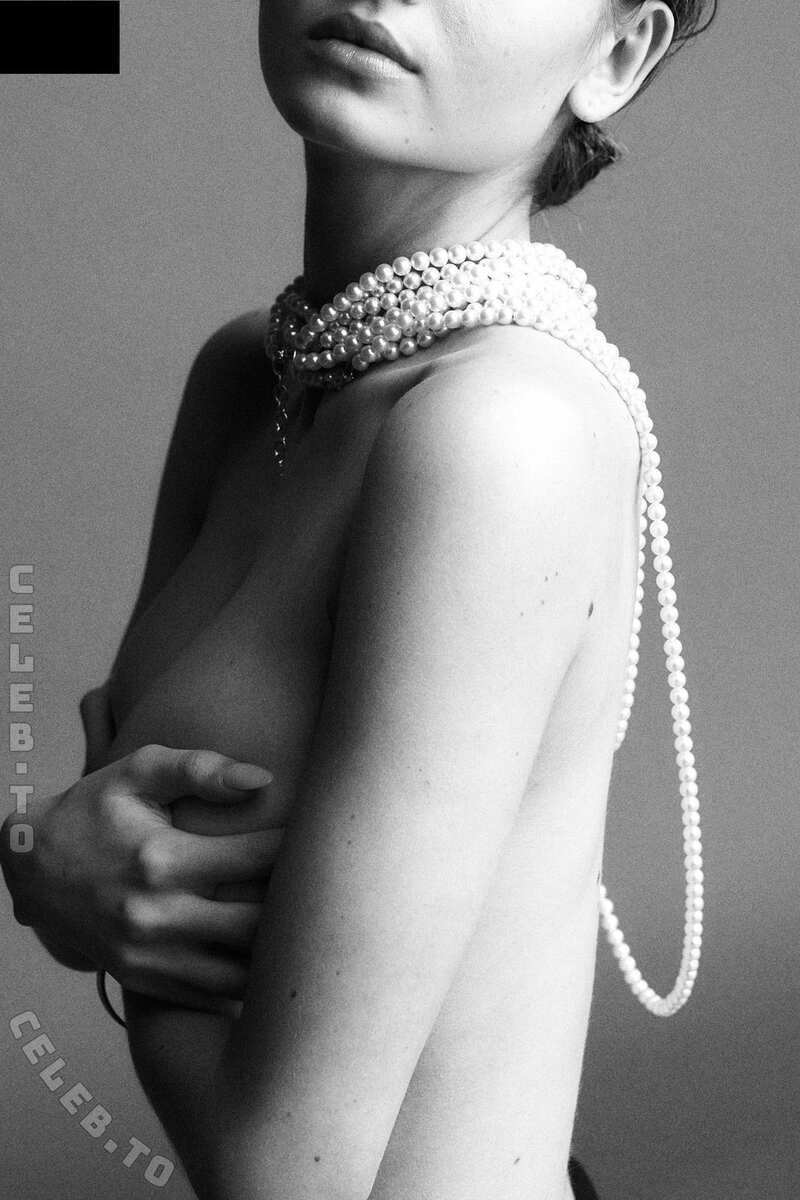 Leni Klum nude photo 1