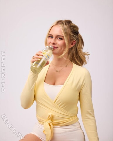 Leni Marie nude photo 4