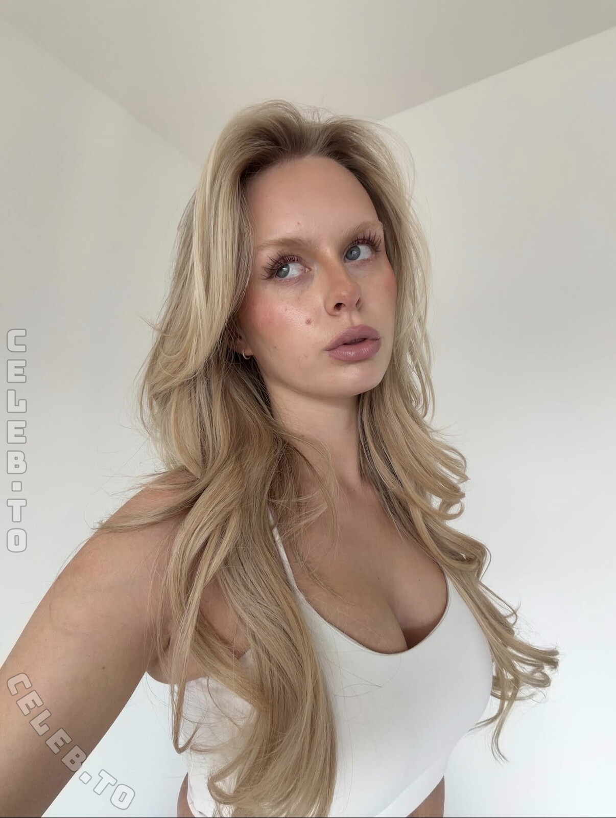 Leni Marie nude photo 2