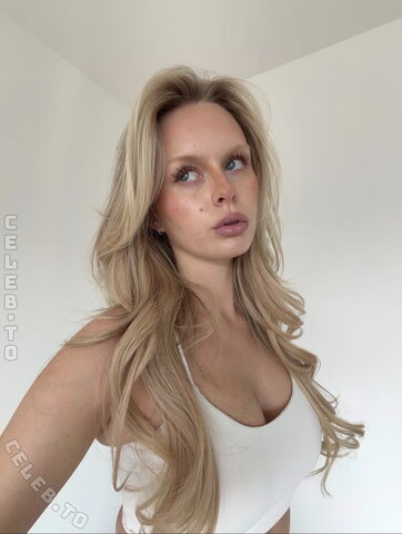 Leni Marie nude photo 10