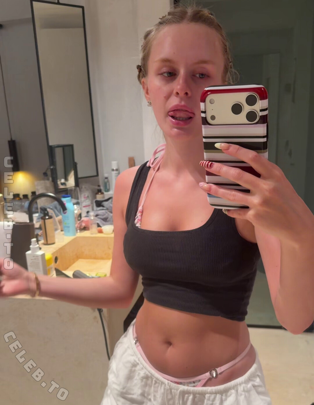 Leni Marie nude photo 3