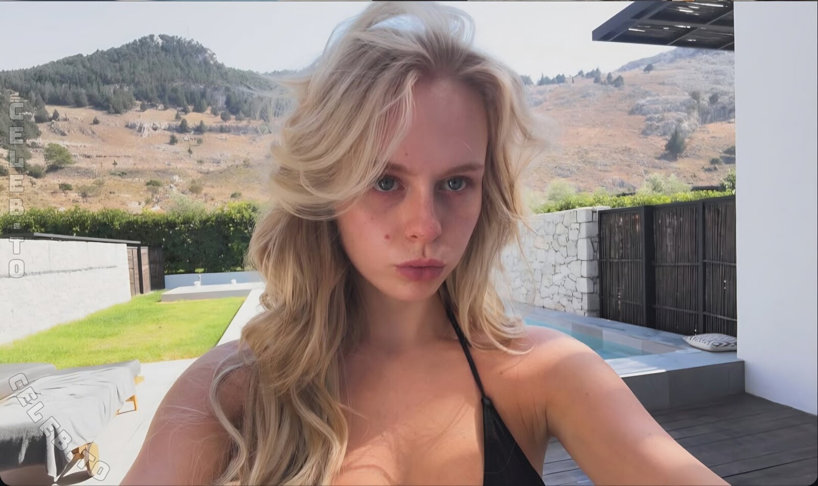 Leni Marie nude photo 1