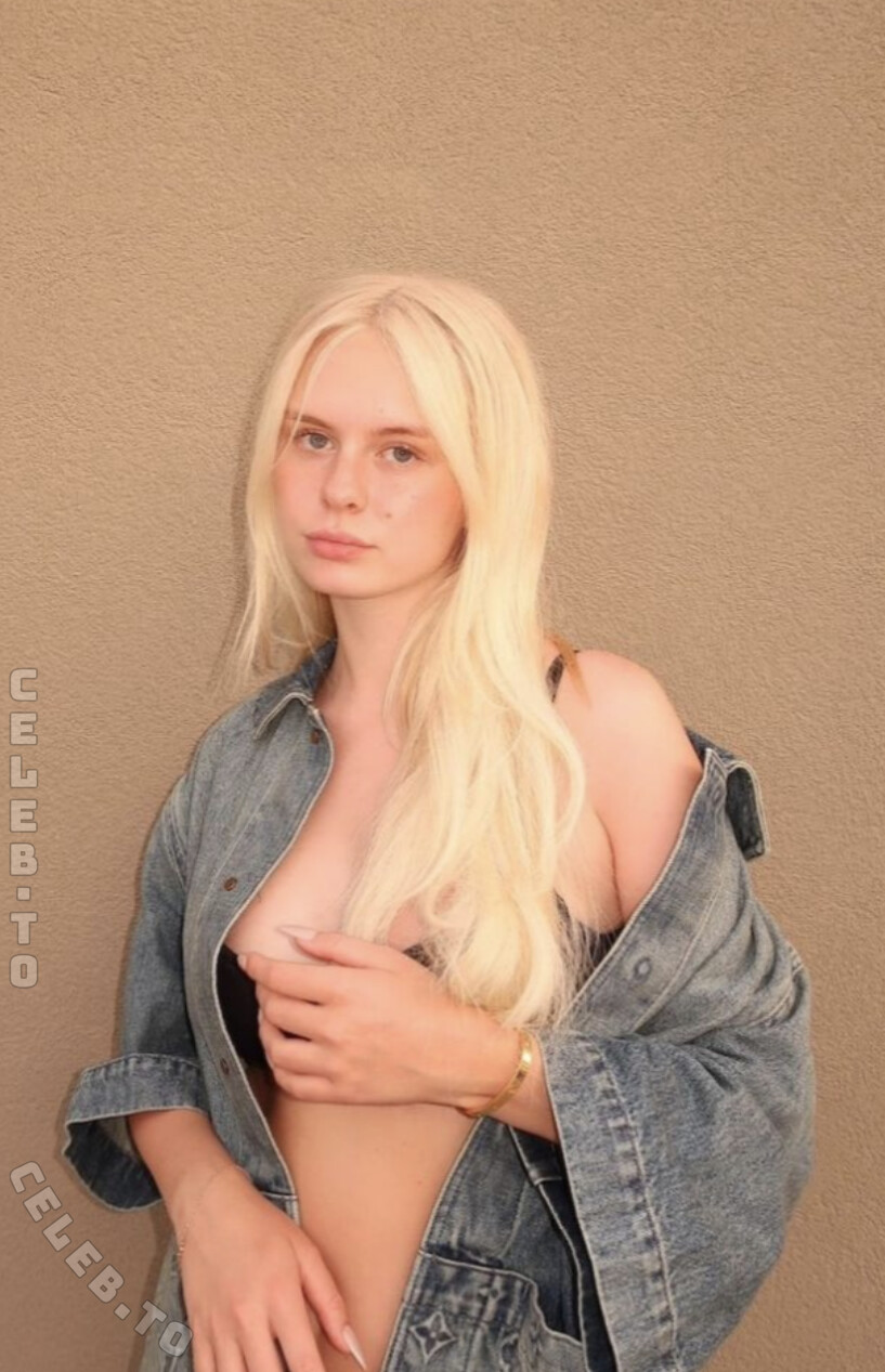 Leni Marie nude photo 1