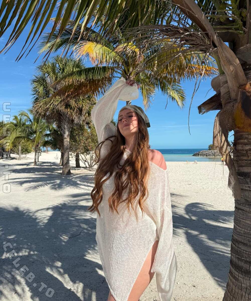 Lenia.Klm nude photo 15