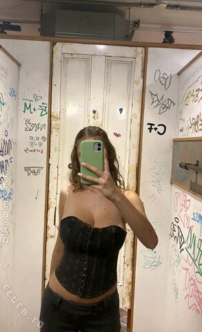 Leni.dnz nude photo 1