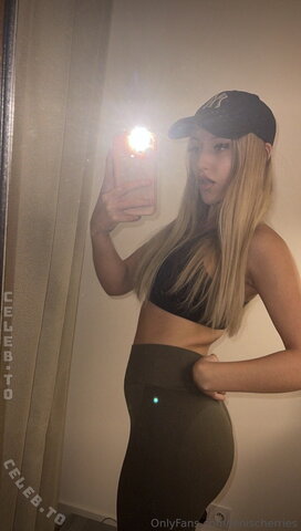 lenischerries nude photo 3