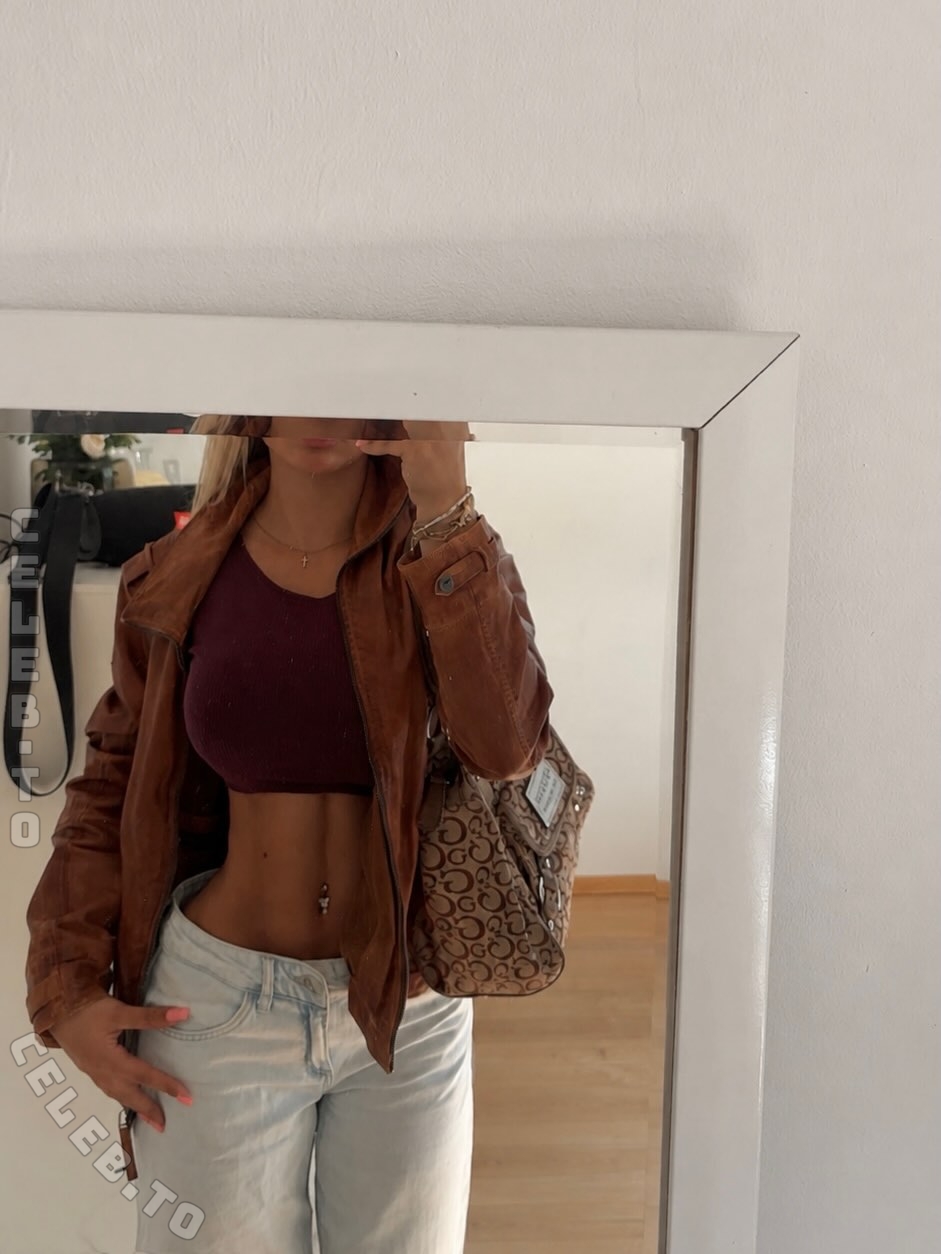 leni.zkm nude photo 5