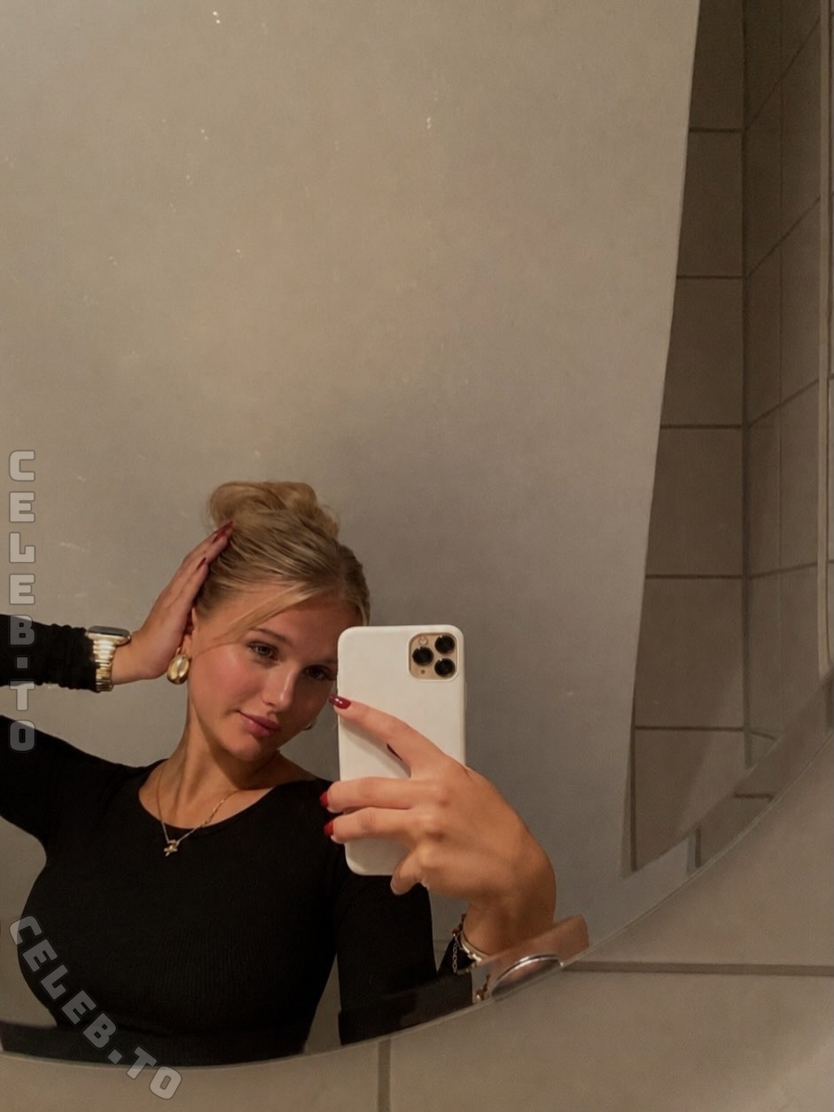 leni.zkm nude photo 11