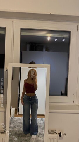 leni.zkm nude photo 18