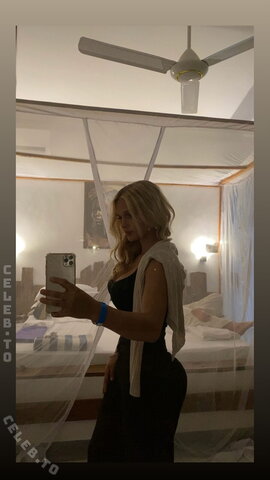 leni.zkm nude photo 14