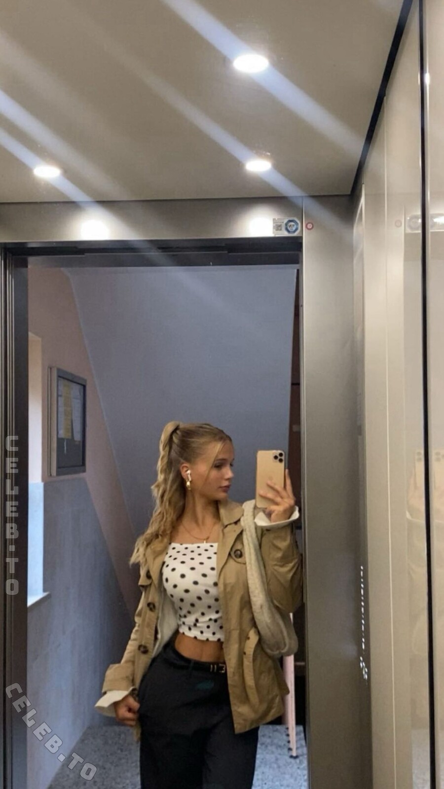 leni.zkm nude photo 1