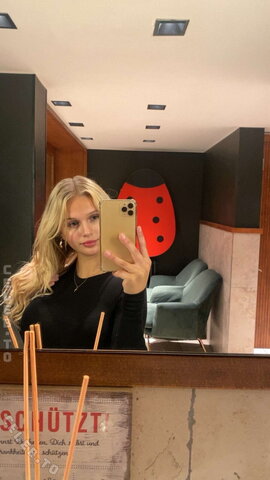leni.zkm nude photo 10