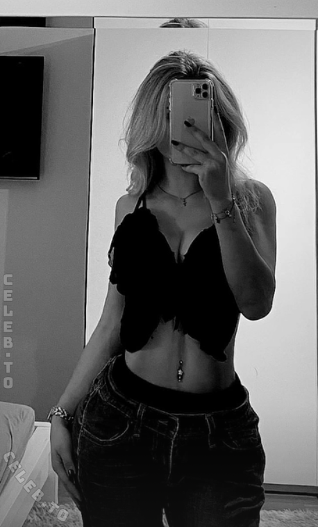 leni.zkm nude photo 1