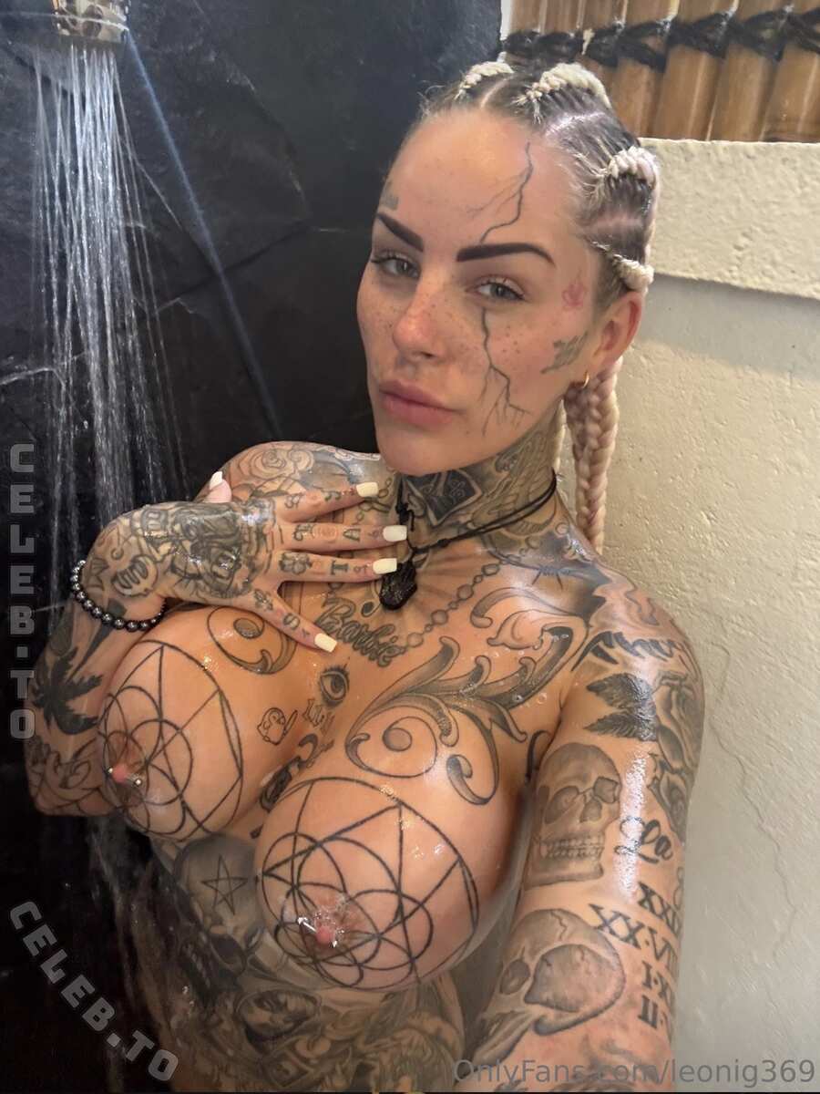 Leoni "Barbie" Baltz nude photo 1
