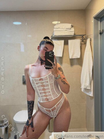 Leonie Jeen nude photo 19