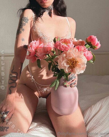 Leonie Jeen nude photo 11