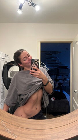 Leonie Kommoss nude photo 8
